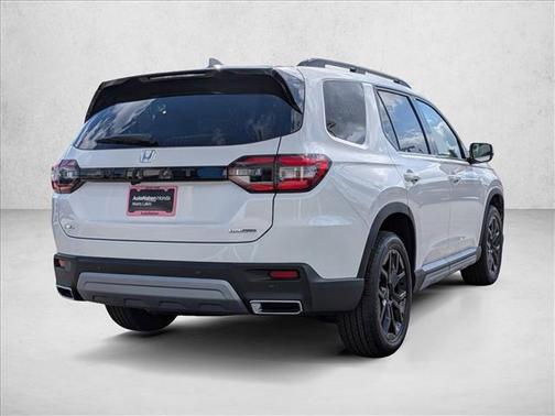 2025 Honda Pilot Touring 8-Passenger