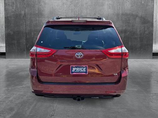 2019 Toyota Sienna LE