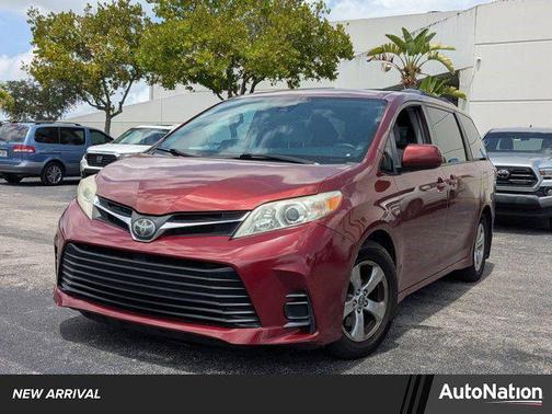 2019 Toyota Sienna LE