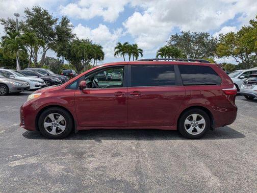 2019 Toyota Sienna LE