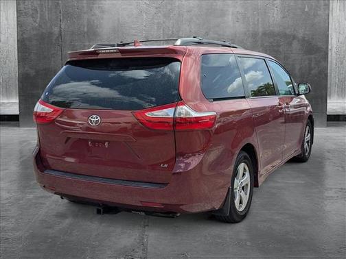 2019 Toyota Sienna LE