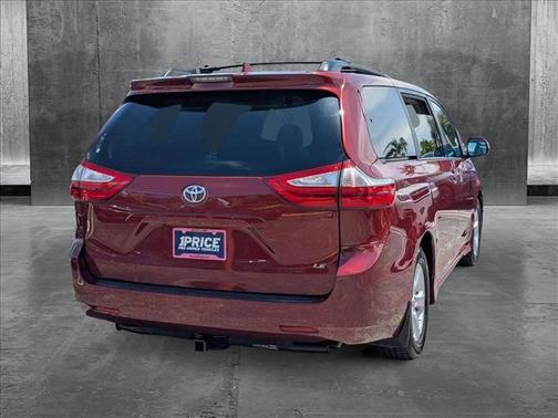 2019 Toyota Sienna LE