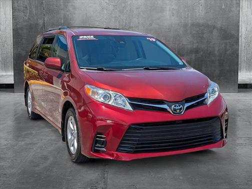 2019 Toyota Sienna LE