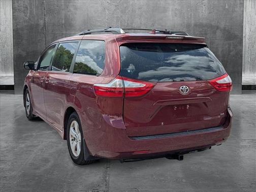 2019 Toyota Sienna LE