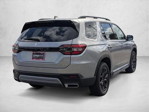 2025 Honda Pilot Touring 8-Passenger