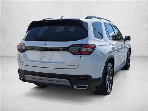 2023 Honda Pilot Touring 8-Passenger