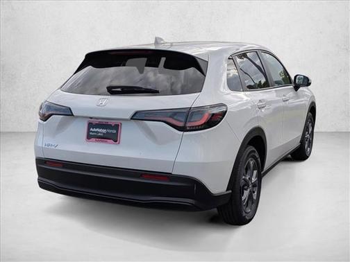 Platinum White Pearl 2026 Honda HR-V LX