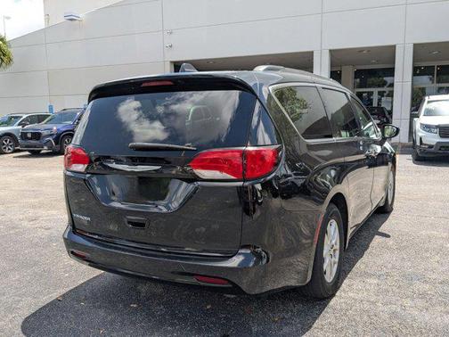 2021 Chrysler Voyager LXI