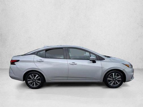 Brilliant Silver Metallic 2021 Nissan Versa 1.6 SV
