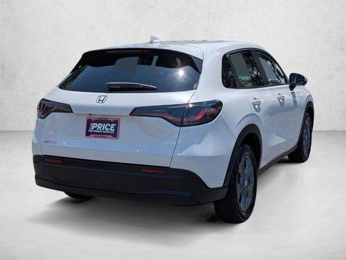 Platinum White Pearl 2026 Honda HR-V LX
