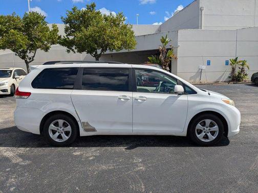 2012 Toyota Sienna LE