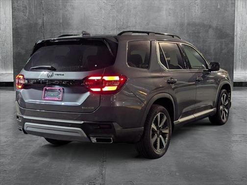2025 Honda Pilot Touring 8-Passenger