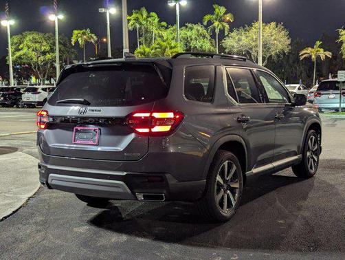 2025 Honda Pilot Touring 8-Passenger