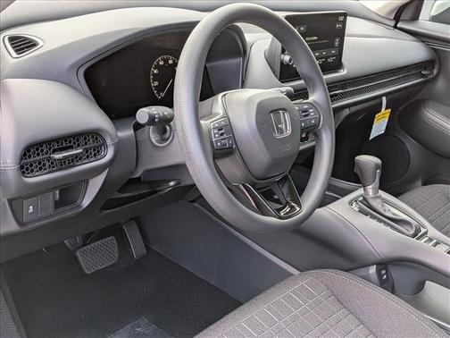 Platinum White Pearl 2026 Honda HR-V LX