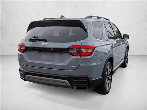 Sonic Gray Pearl 2023 Honda Pilot Touring 8-Passenger