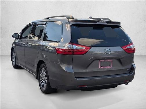 2018 Toyota Sienna XLE