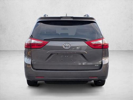 2018 Toyota Sienna XLE