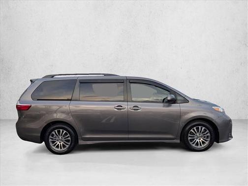 2018 Toyota Sienna XLE