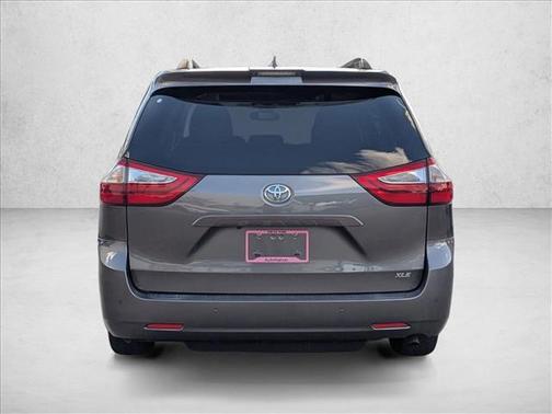 2018 Toyota Sienna XLE