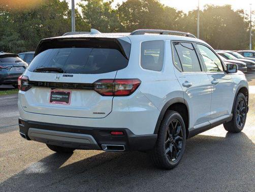 2025 Honda Pilot Touring 8-Passenger