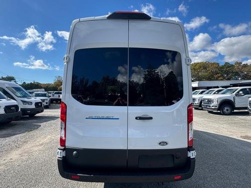 2023 Ford E-Transit Base