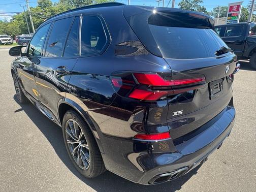 2025 BMW X5 M60i