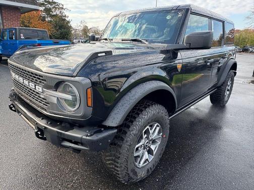 Shadow Black 2025 Ford Bronco Badlands