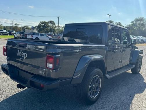2022 Jeep Gladiator Overland