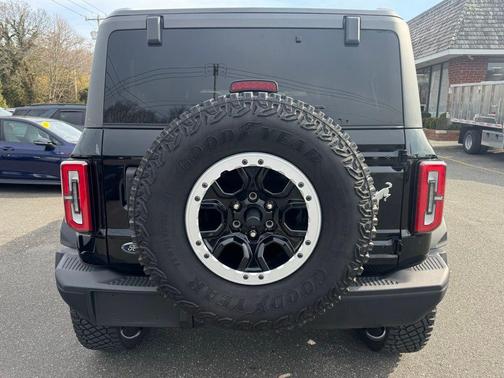 Shadow Black 2024 Ford Bronco Badlands