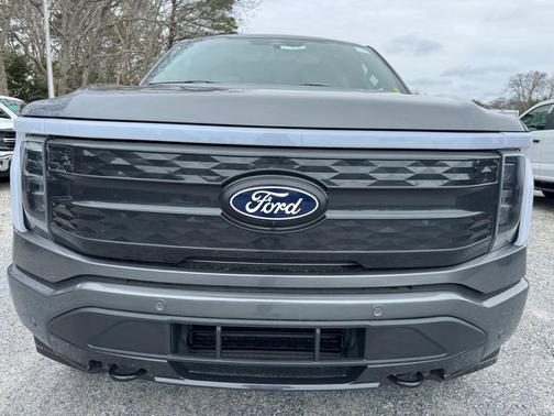 2025 Ford F-150 Lightning Platinum