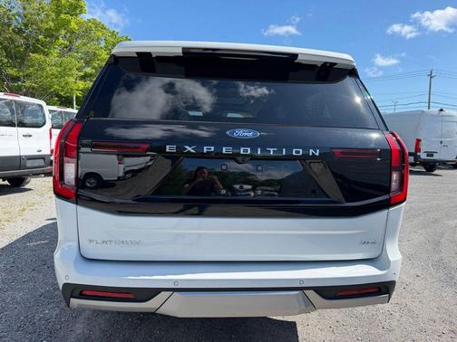 Oxford White 2025 Ford Expedition Max Platinum
