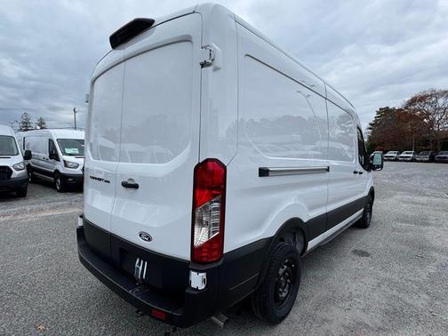 2026 Ford Transit-250 148 WB Medium Roof Cargo