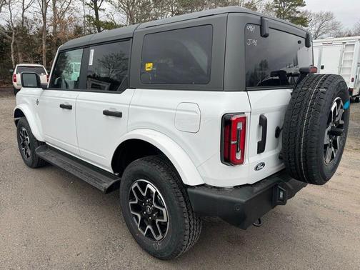 Oxford White 2026 Ford Bronco Outer Banks
