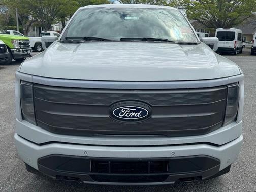 2025 Ford F-150 Lightning LARIAT