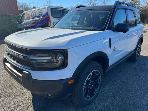 Oxford White 2025 Ford Bronco Sport Outer Banks