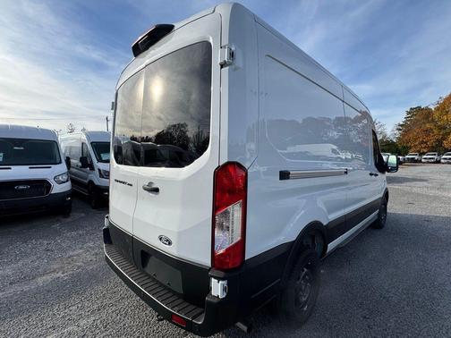 2026 Ford Transit-250 148 WB Medium Roof Cargo