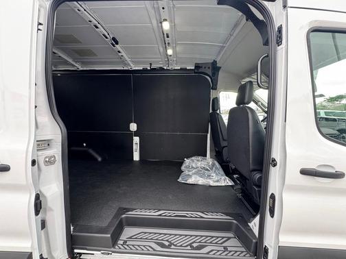 2026 Ford Transit-250 148 WB Medium Roof Cargo