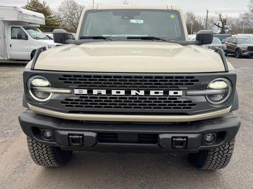 Desert Sand 2026 Ford Bronco Badlands