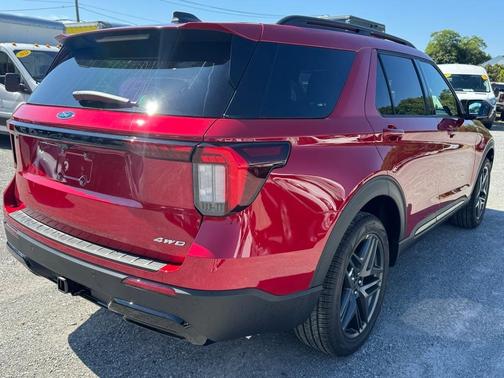 2025 Ford Explorer ST-Line