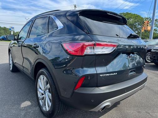 2022 Ford Escape Titanium Hybrid
