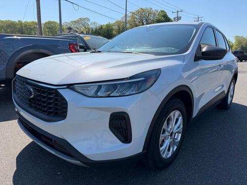 Silver Metallic 2025 Ford Escape Active