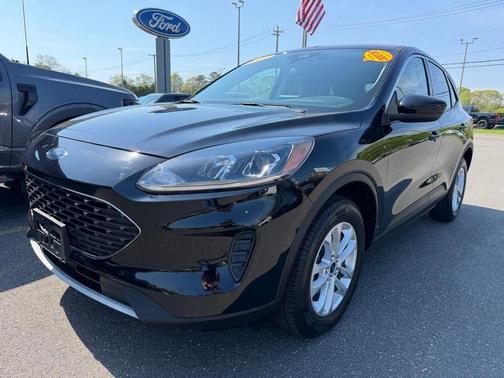 Black Metallic 2021 Ford Escape SE