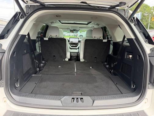 Star White 2025 Ford Explorer Platinum