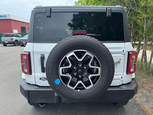 Oxford White 2026 Ford Bronco Outer Banks