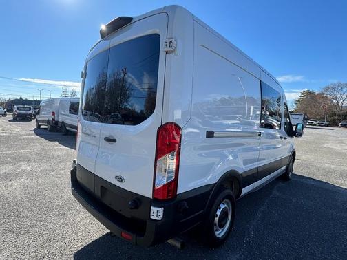 2024 Ford Transit-250 148 WB Medium Roof Cargo
