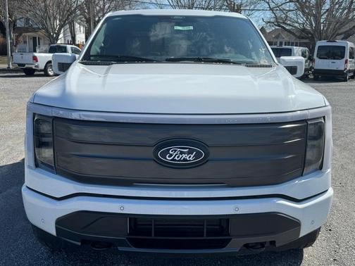 2025 Ford F-150 Lightning LARIAT