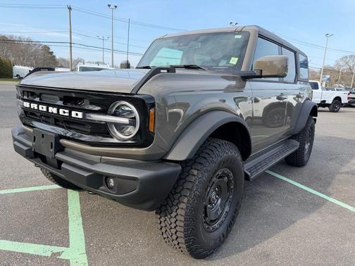 Gray 2025 Ford Bronco Outer Banks