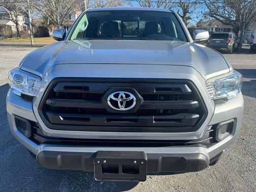 2017 Toyota Tacoma SR