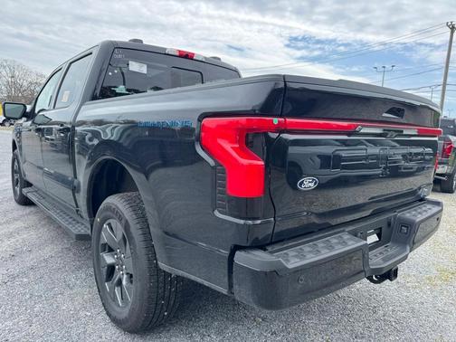 2025 Ford F-150 Lightning LARIAT