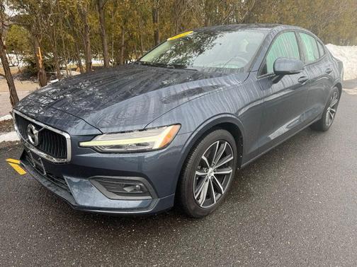 2021 Volvo S60 T5 Momentum
